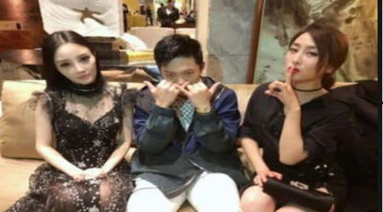 关注娱乐圈吃瓜的视频